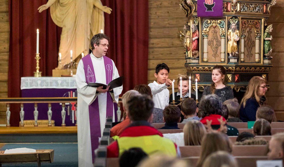 Skolegudstjeneste i Leinstrand kirke den 21. desember 2018. Foto: Gorm Kallestad / NTB. Skolegudstjeneste i Leinstrand kirke den 21. desember 2018. Foto: Gorm Kallestad / NTB.