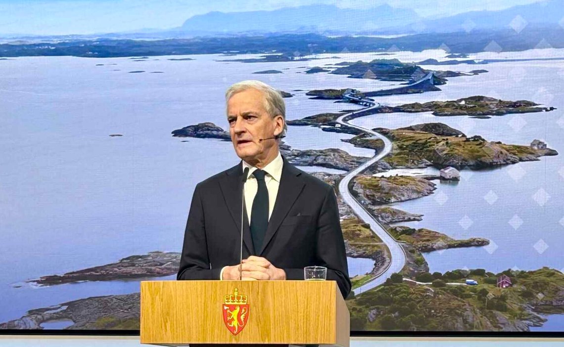 Jonas Gahr Støre legger frem Regjeringens plan for Norge 2025-2029
Foto: Kjell Erik Eilertsen Jonas Gahr Støre legger frem Regjeringens plan for Norge 2025-2029
Foto: Kjell Erik Eilertsen