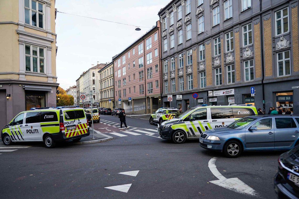 Politibiler har blitt et helt vanlig syn på Grunerløkka i Oslo. Tobias ser dem ikke. Foto: Thomas Fure / NTB Politibiler har blitt et helt vanlig syn på Grunerløkka i Oslo. Tobias ser dem ikke. Foto: Thomas Fure / NTB