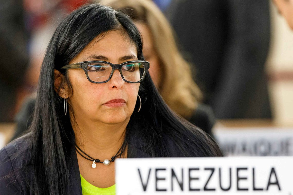 Fungerende president Delcy Rodríguez erklærer landesorg for å hedre ofrene etter USAs angrep, og presiden Maduro, som ble tatt til fange av amerikanske spesialsoldater. Russerne sender samtidig en ubat mot kysten av Venezuela. Foto: Keystone / Salvatore Di Nolfi / AP / NTB Fungerende president Delcy Rodríguez erklærer landesorg for å hedre ofrene etter USAs angrep, og presiden Maduro, som ble tatt til fange av amerikanske spesialsoldater. Russerne sender samtidig en ubat mot kysten av Venezuela. Foto: Keystone / Salvatore Di Nolfi / AP / NTB