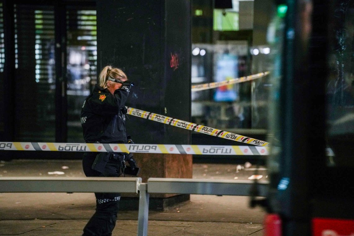 Oslo 20251220.
Nødetatene i Brugata med flere resurser etter at en person ble alvorlig skadet etter det politiet tror er knivstikking.
Foto: Thomas Fure / NTB Oslo 20251220.
Nødetatene i Brugata med flere resurser etter at en person ble alvorlig skadet etter det politiet tror er knivstikking.
Foto: Thomas Fure / NTB