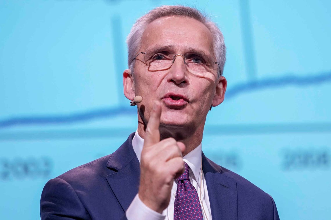 Jens Stoltenberg sier at folk får bedre råd om de jobber lengre. Foto: Ole Berg-Rusten / NTB Jens Stoltenberg sier at folk får bedre råd om de jobber lengre. Foto: Ole Berg-Rusten / NTB