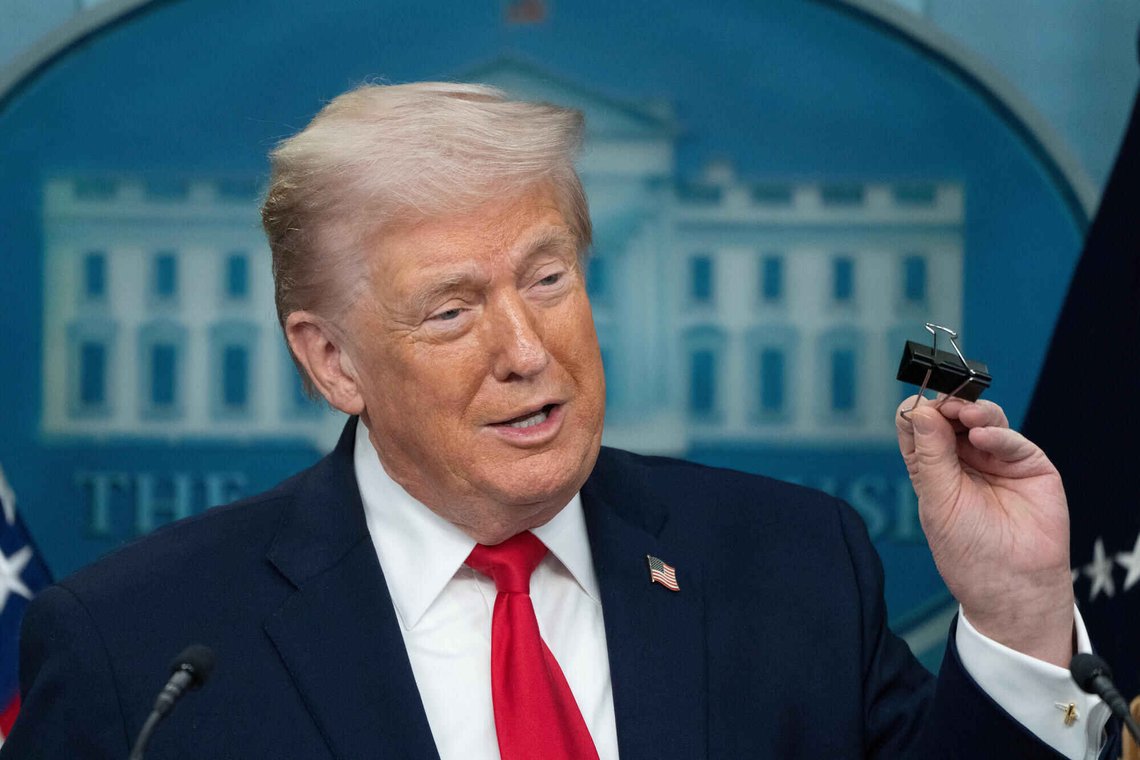 President Donald Trump holds a binder clip as he speaks during a press briefing at the White House in Washington, Tuesday, Jan. 20, 2026. (AP Photo/Mark Schiefelbein) President Donald Trump holds a binder clip as he speaks during a press briefing at the White House in Washington, Tuesday, Jan. 20, 2026. (AP Photo/Mark Schiefelbein)