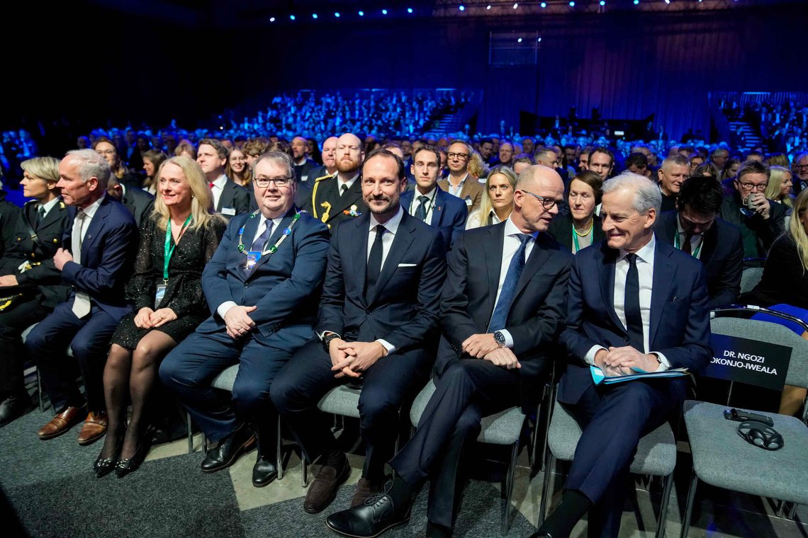 Lillestrøms ordfører Kjartan Berland, kronprins Haakon, daglig leder i NHO Ole Erik Almlid, og statsminister Jonas Gahr Støre under årskonferansen til NHO på Nova Spektrum i Lillestrøm onsdag. Foto: Heiko Junge / NTB Lillestrøms ordfører Kjartan Berland, kronprins Haakon, daglig leder i NHO Ole Erik Almlid, og statsminister Jonas Gahr Støre under årskonferansen til NHO på Nova Spektrum i Lillestrøm onsdag. Foto: Heiko Junge / NTB