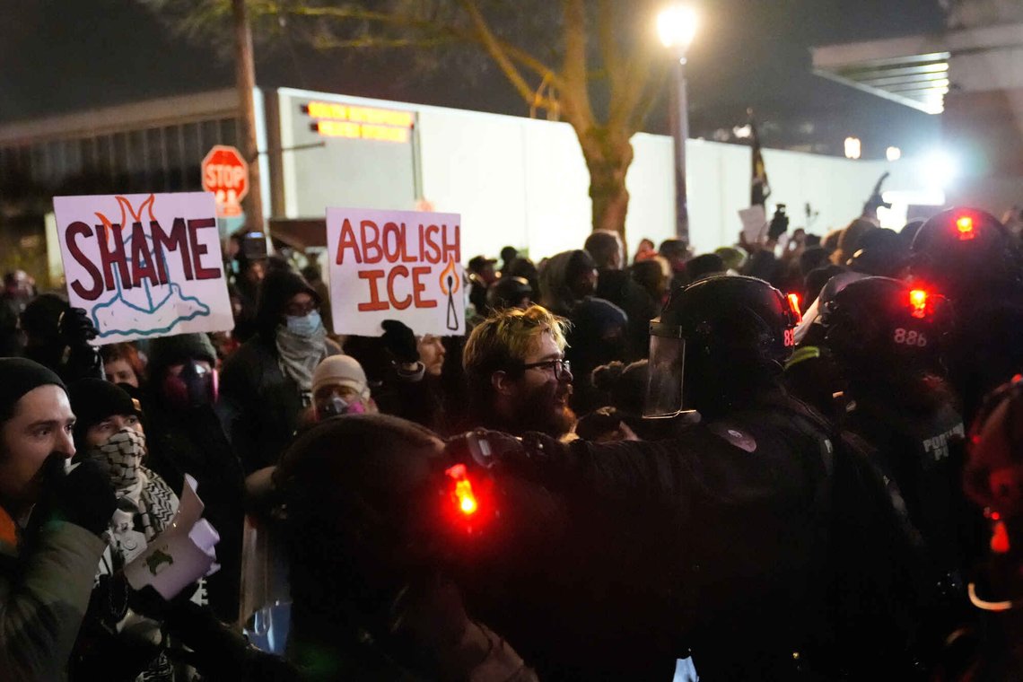 Det har vært demonstrasjoner mot ICE etter skyteepisoden i Portland torsdag. Men det var ingen ICE-agenter involvert. Foto: AP /Jenny Kane/ NTB Det har vært demonstrasjoner mot ICE etter skyteepisoden i Portland torsdag. Men det var ingen ICE-agenter involvert. Foto: AP /Jenny Kane/ NTB