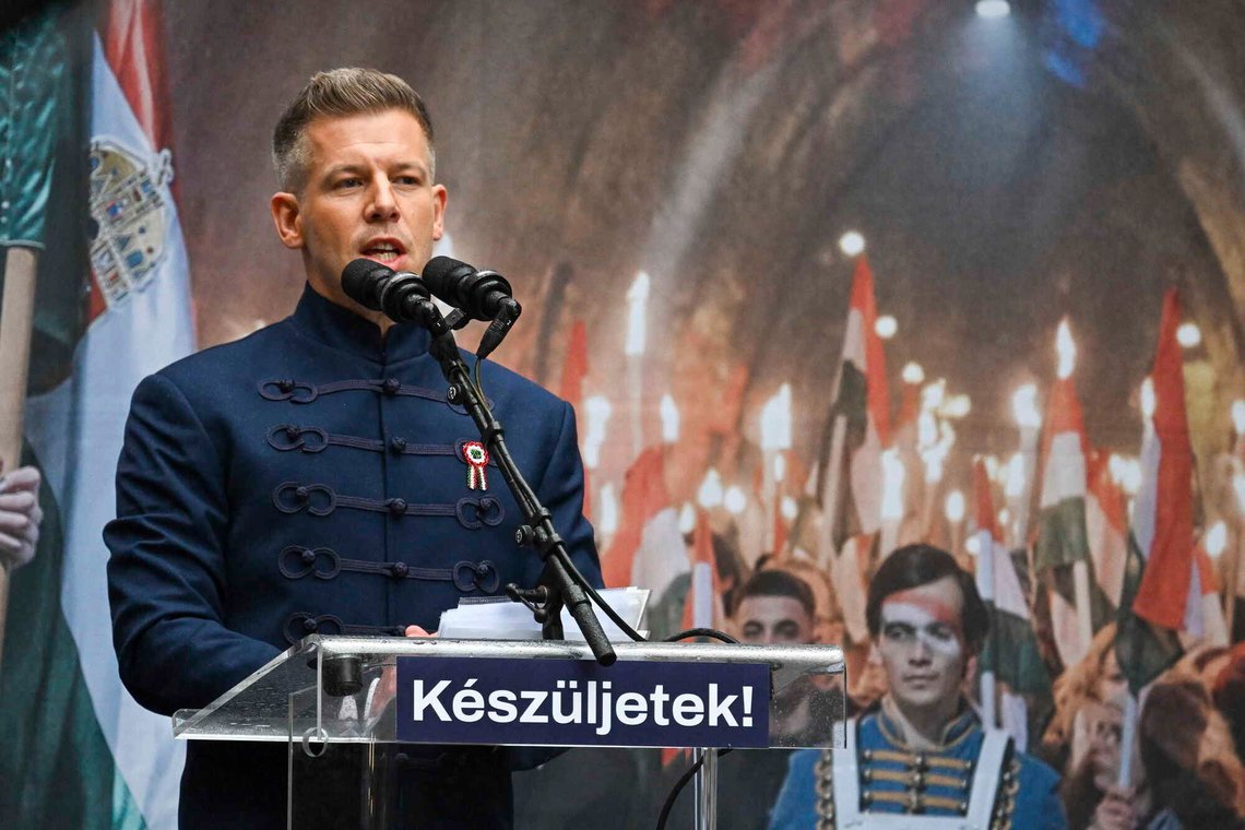 Tisza-partiet ledes av Péter Magyar, og er statsminister Viktor Orbáns største utfordrer i valget, som skal avholdes 12. april. Foto: Tibor Illyes /MTI via AP/ NTB Tisza-partiet ledes av Péter Magyar, og er statsminister Viktor Orbáns største utfordrer i valget, som skal avholdes 12. april. Foto: Tibor Illyes /MTI via AP/ NTB
