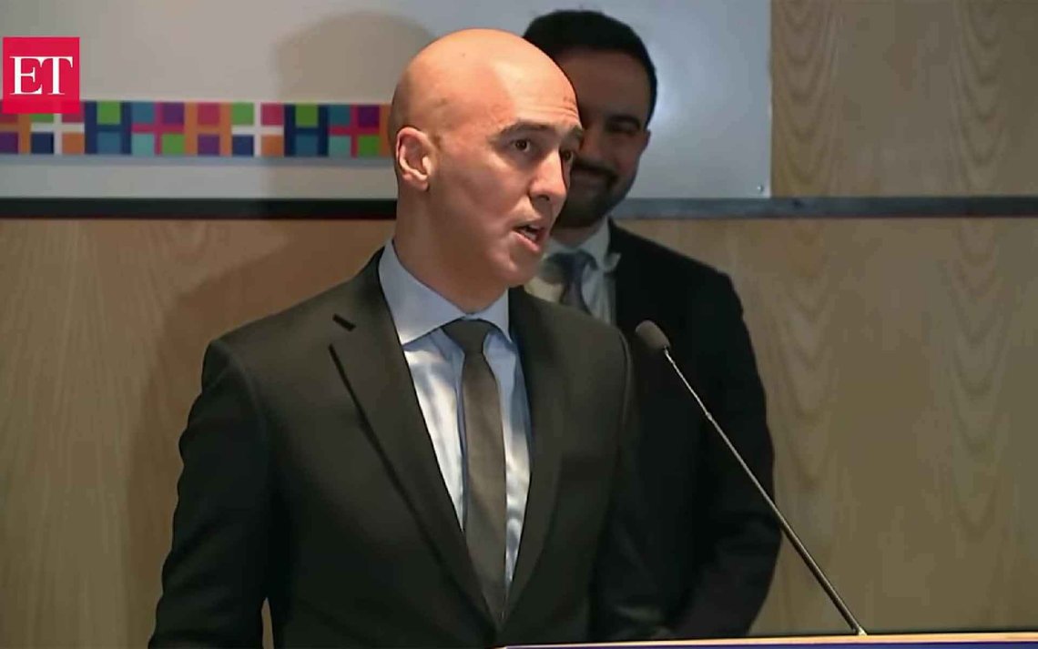 Ramzi Kassem. I bakgrunnen Zohran Mamdani. Klipp fra YouTube Ramzi Kassem. I bakgrunnen Zohran Mamdani. Klipp fra YouTube