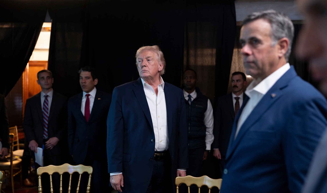 Donald Trump overvåker amerikanske militære operasjoner i Venezuela sammen med CIA-direktør John Ratcliffe i Mar-a-Lago i Palm Beach, Florida, den 3. januar 2026. Foto: Molly Riley / Det hvite hus via AP / NTB. Donald Trump overvåker amerikanske militære operasjoner i Venezuela sammen med CIA-direktør John Ratcliffe i Mar-a-Lago i Palm Beach, Florida, den 3. januar 2026. Foto: Molly Riley / Det hvite hus via AP / NTB.