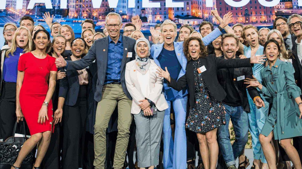 Ansatte i EAT Foundation fanget i et lykkeligere øyeblikk før beslutningen om å legge ned. (Foto: EAT Foundation) Ansatte i EAT Foundation fanget i et lykkeligere øyeblikk før beslutningen om å legge ned. (Foto: EAT Foundation)
