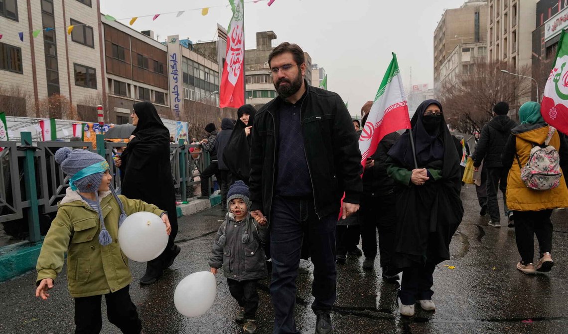 Folk i Teheran deltar i et opptog til minne om «den skjulte imam» arrangert av iranske myndigheter 4. februar 2026. Foto: Vahid Salemi / AP / NTB Folk i Teheran deltar i et opptog til minne om «den skjulte imam» arrangert av iranske myndigheter 4. februar 2026. Foto: Vahid Salemi / AP / NTB