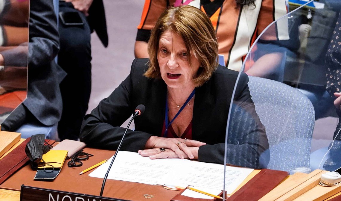 Norges FN-ambassadør Mona Juul taler under et møte i FNs sikkerhetsråd om Russlands invasjon av Ukraina i FN-hovedkvarteret i New York den 25. februar 2022. Foto: John Minchillo / AP / NTB. Norges FN-ambassadør Mona Juul taler under et møte i FNs sikkerhetsråd om Russlands invasjon av Ukraina i FN-hovedkvarteret i New York den 25. februar 2022. Foto: John Minchillo / AP / NTB.