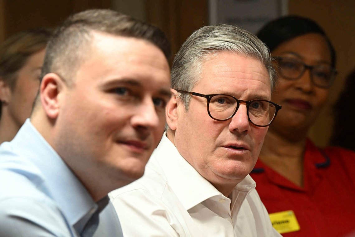 Storbritannias helseminister Wes Streeting avviste allerede i november 2025 at han hadde planlagt et kuppforsøk mot statsminister Keir Starmer. Foto: Leon Neal / Pool via AP / NTB Storbritannias helseminister Wes Streeting avviste allerede i november 2025 at han hadde planlagt et kuppforsøk mot statsminister Keir Starmer. Foto: Leon Neal / Pool via AP / NTB