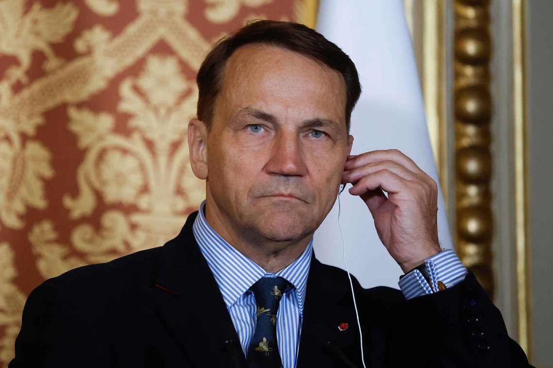 Polish Foreign Minister Radoslaw Sikorski attends a media conference after the Weimar Triangle talks with India at the foreign ministry in Paris, Wednesday, Jan. 7, 2026. (Yoan Valat, Pool Photo via AP) Polish Foreign Minister Radoslaw Sikorski attends a media conference after the Weimar Triangle talks with India at the foreign ministry in Paris, Wednesday, Jan. 7, 2026. (Yoan Valat, Pool Photo via AP)