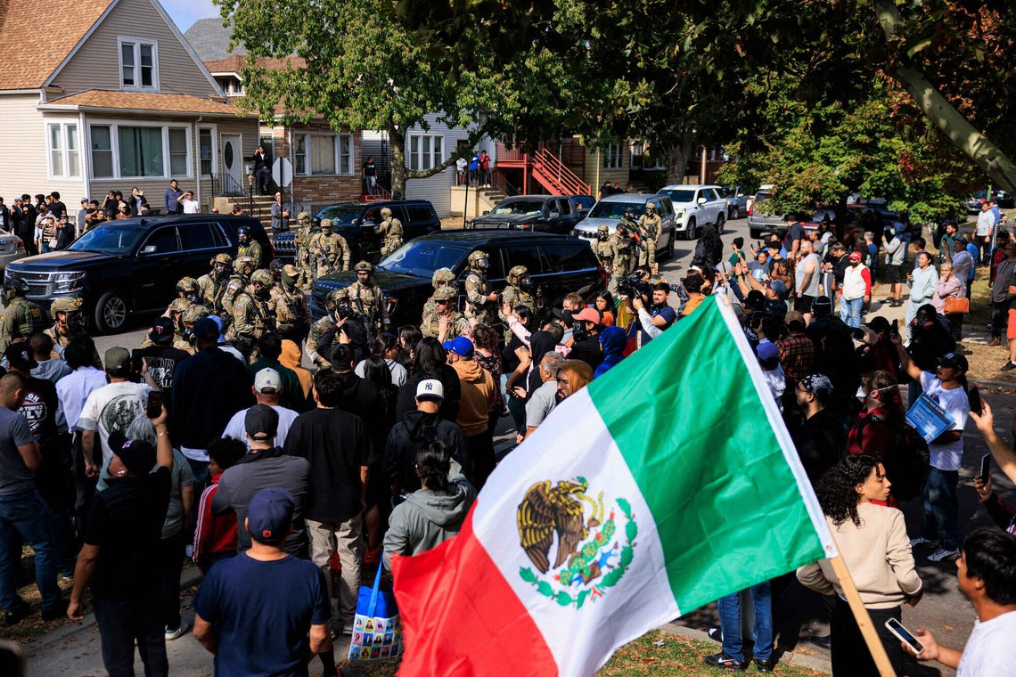 Demonstrasjoner mot ICE fortsetter, her i Chicago. Lærere og skoleledelse organiserer demonstrasjoner for elever på ungdomsskoler og high schools. Foto: Anthony Vazquez /Chicago Sun-Times via AP/ NTB Demonstrasjoner mot ICE fortsetter, her i Chicago. Lærere og skoleledelse organiserer demonstrasjoner for elever på ungdomsskoler og high schools. Foto: Anthony Vazquez /Chicago Sun-Times via AP/ NTB