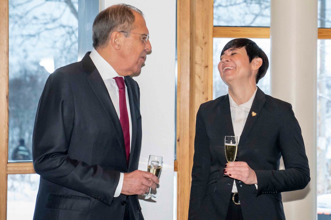 Her er Ine Eriksen Søreide sammen med sin russiske kollega Sergej Lavrov den gang hun var utenriksminister. Foto: Heiko Junge / NTB Her er Ine Eriksen Søreide sammen med sin russiske kollega Sergej Lavrov den gang hun var utenriksminister. Foto: Heiko Junge / NTB