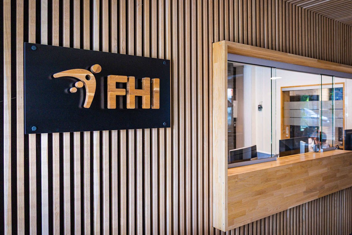 Foto av den nye logoen til Folkehelseinstituttet (FHI). Foto: Jan Langhaug / NTB Foto av den nye logoen til Folkehelseinstituttet (FHI). Foto: Jan Langhaug / NTB