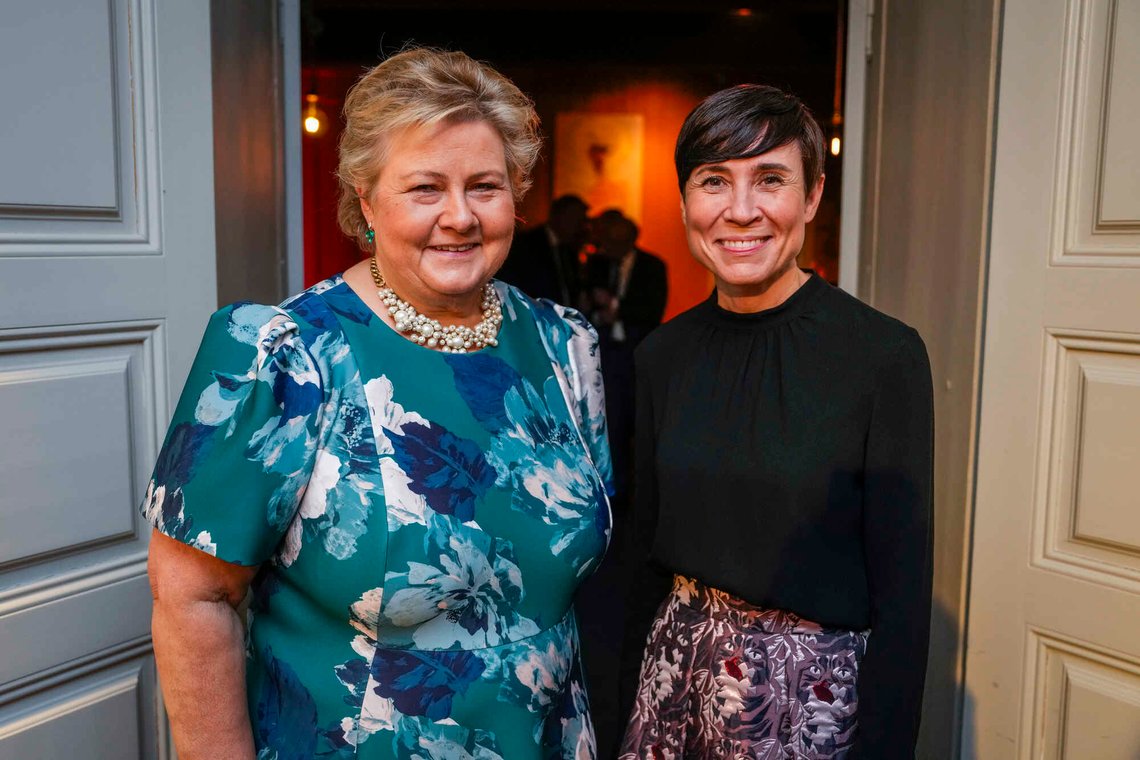 Oslo 20251211.
Avtroppende partileder Erna Solberg og hennes sannsynlige etterfølger Ine Marie Eriksen Søreide før Høyres julebord i Oslo torsdag kveld.
Foto: Cornelius Poppe / NTB Oslo 20251211.
Avtroppende partileder Erna Solberg og hennes sannsynlige etterfølger Ine Marie Eriksen Søreide før Høyres julebord i Oslo torsdag kveld.
Foto: Cornelius Poppe / NTB