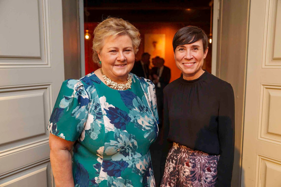 Ine Eriksen Søreide og Erna Solberg hevder at det ikke er utbredt med vennetjenester i den norske makteliten. Foto: Cornelius Poppe / NTB Ine Eriksen Søreide og Erna Solberg hevder at det ikke er utbredt med vennetjenester i den norske makteliten. Foto: Cornelius Poppe / NTB