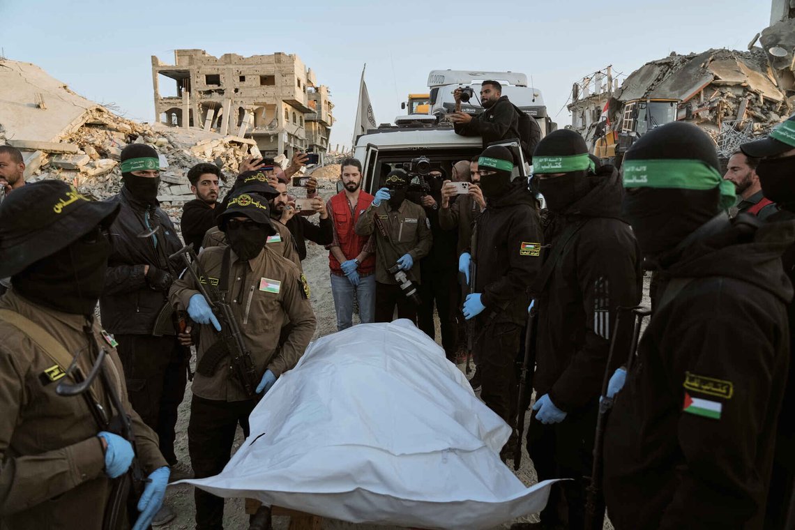 Masked Islamic Jihad and Hamas militants hand over a body bag believed to contain the remains of a deceased hostage to the Red Cross for transfer to Israeli authorities, in Beit Lahiya, in the northern Gaza Strip, Wednesday, Dec. 3, 2025. (AP Photo/Jehad Alshrafi) Masked Islamic Jihad and Hamas militants hand over a body bag believed to contain the remains of a deceased hostage to the Red Cross for transfer to Israeli authorities, in Beit Lahiya, in the northern Gaza Strip, Wednesday, Dec. 3, 2025. (AP Photo/Jehad Alshrafi)