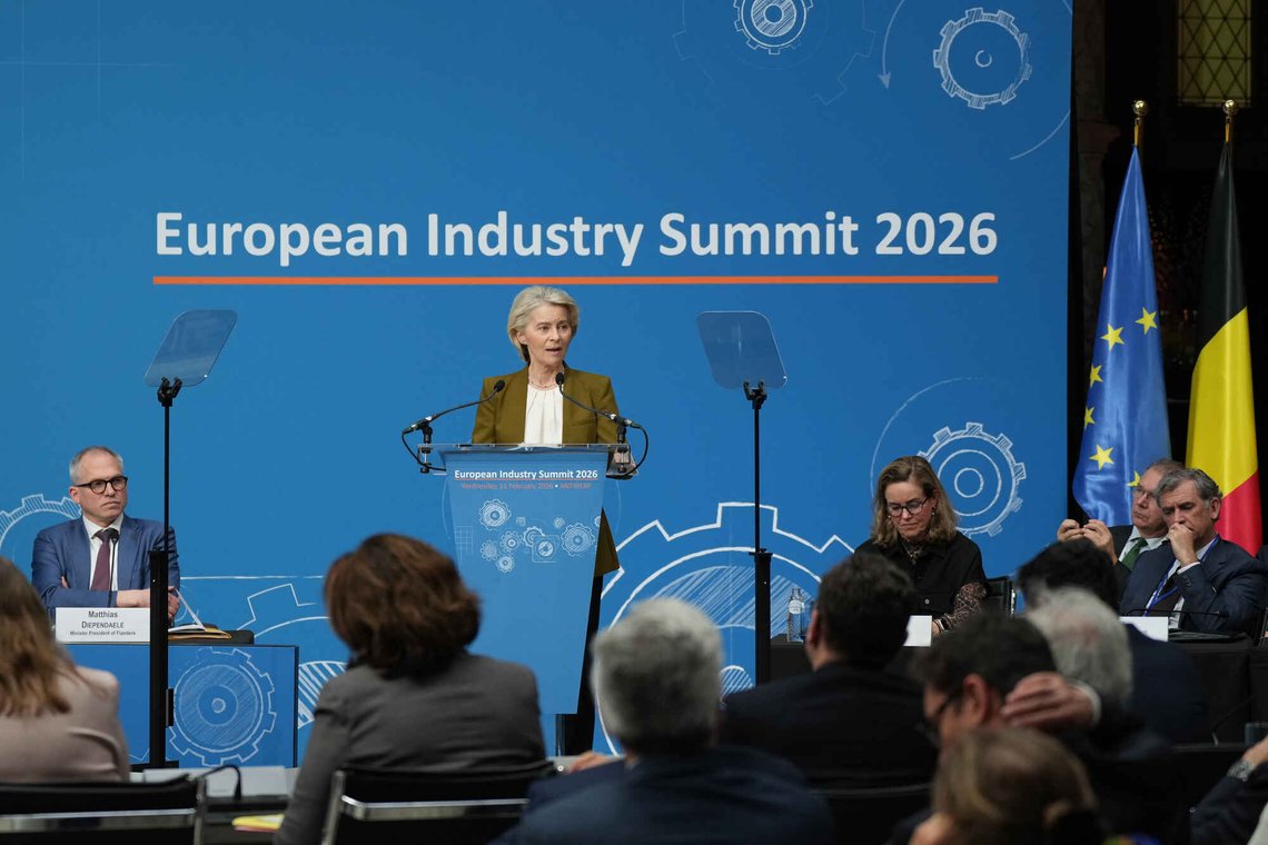 Europakommisjonens president Ursula von der Leyen taler under det europeiske industritoppmøtet i Antwerpen, Belgia, 11. februar 2026. Foto: Virginia Mayo, AP-NTB. Europakommisjonens president Ursula von der Leyen taler under det europeiske industritoppmøtet i Antwerpen, Belgia, 11. februar 2026. Foto: Virginia Mayo, AP-NTB.