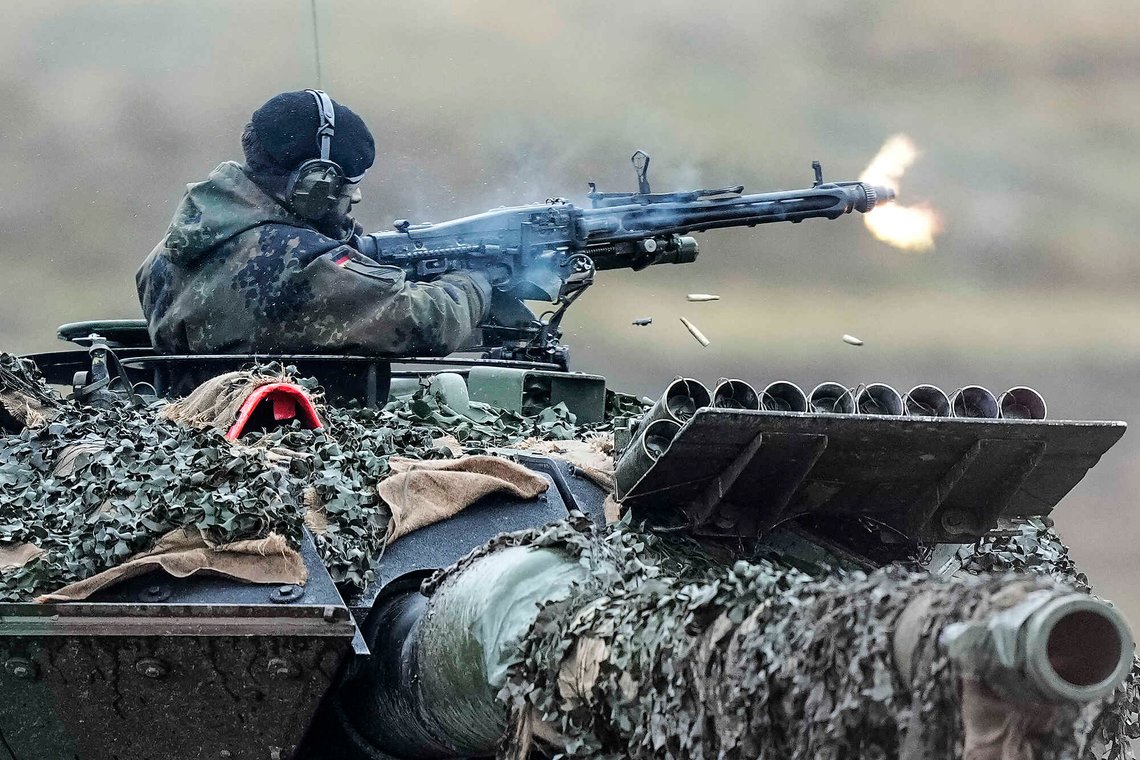Tyskland har begynt å ruste opp forsvaret Bundeswehr. Derfor er det viktig at man vurderer hva slags investeringer som øker stridsevnen best. Foto: Martin Meissner / AP / NTB Tyskland har begynt å ruste opp forsvaret Bundeswehr. Derfor er det viktig at man vurderer hva slags investeringer som øker stridsevnen best. Foto: Martin Meissner / AP / NTB