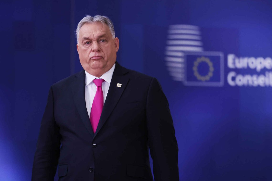 Ungarns statsminister Viktor Orbán truer med å blokkere EUs milliardlån til Ukraina. Foto: AP / NTB Ungarns statsminister Viktor Orbán truer med å blokkere EUs milliardlån til Ukraina. Foto: AP / NTB