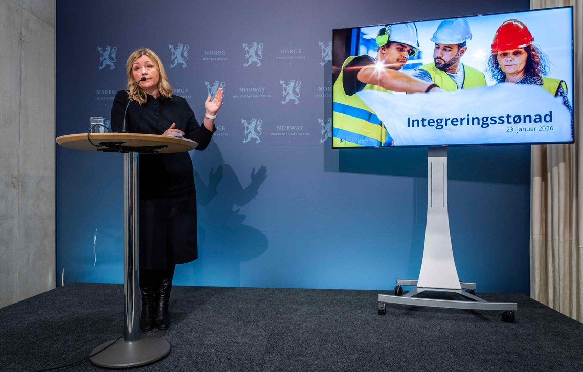 Arbeids- og inkluderingsminister Kjersti Stenseng (Ap) sa i januar at flyktninger kan motta støtte tilsvarende lønnsinntekt på 600.000 kroner. Men den økonomiske støtten til kommuner som må forsørge de som ankommer får lite støtte. Foto: Ole Berg-Rusten / NTB Arbeids- og inkluderingsminister Kjersti Stenseng (Ap) sa i januar at flyktninger kan motta støtte tilsvarende lønnsinntekt på 600.000 kroner. Men den økonomiske støtten til kommuner som må forsørge de som ankommer får lite støtte. Foto: Ole Berg-Rusten / NTB