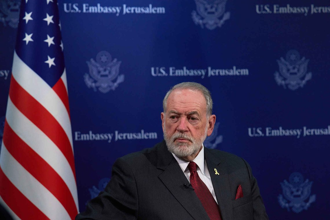 USAs ambassadør i Israel, Mike Huckabee, vekker sterke reaksjoner etter et intervju med Tucker Carlson. Foto: AP / NTB USAs ambassadør i Israel, Mike Huckabee, vekker sterke reaksjoner etter et intervju med Tucker Carlson. Foto: AP / NTB