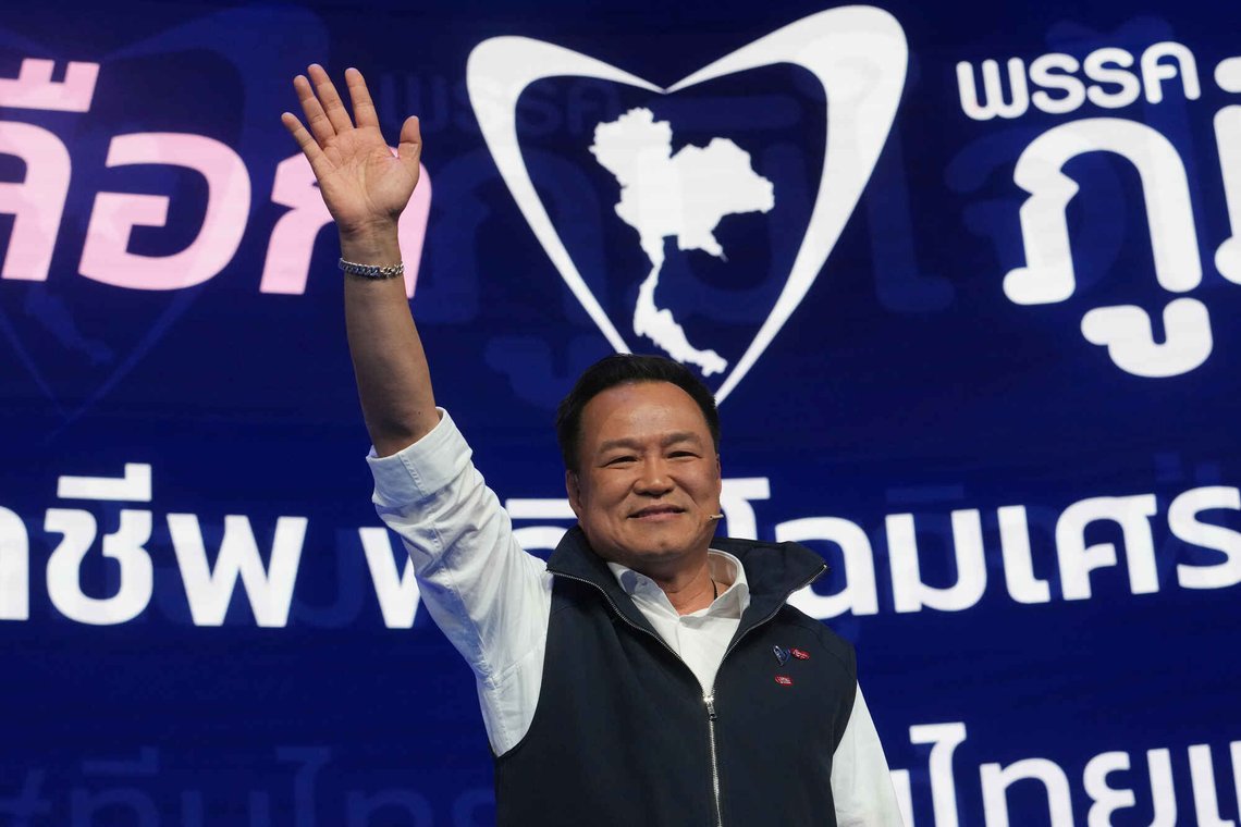 Anutin Charnvirakul. Foto: AP/Sakchai Lalit/NTB Anutin Charnvirakul. Foto: AP/Sakchai Lalit/NTB