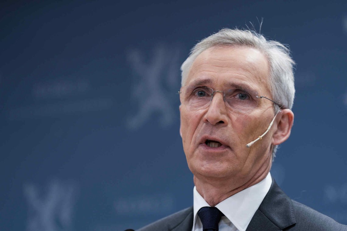 Jens Stoltenberg varsler stramt budsjett neste år, men tør ikke røre sykelønnsordningen. Tør han gjøre noe med det svulmende bistandsbudsjettet?
Foto: Terje Pedersen / NTB Jens Stoltenberg varsler stramt budsjett neste år, men tør ikke røre sykelønnsordningen. Tør han gjøre noe med det svulmende bistandsbudsjettet?
Foto: Terje Pedersen / NTB
