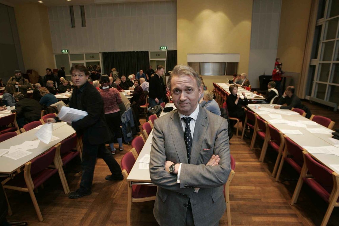 OSLO 20060207:
Terje Rød-Larsen, som er spesialutsending for FNs generalsekretær, holdt innledningsforedraget på Oslo Arbeiderpartis representantskapsmøte i Folkets Hus i Oslo tirsdag kveld. Temaet var situasjonen i Midtøsten.
Foto: Bjørn Sigurdsøn / NTB OSLO 20060207:
Terje Rød-Larsen, som er spesialutsending for FNs generalsekretær, holdt innledningsforedraget på Oslo Arbeiderpartis representantskapsmøte i Folkets Hus i Oslo tirsdag kveld. Temaet var situasjonen i Midtøsten.
Foto: Bjørn Sigurdsøn / NTB
