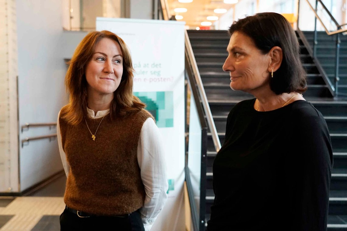 Oslo 20231110.
Arbeids- og inkluderingsminister Tonje Brenna og direktør i Integrerings- og mangfoldsdirektoratet Libe Riber Mohn da Brenna informerte om behovet for å bosette flyktninger i 2024.
Foto: Gorm Kallestad / NTB Oslo 20231110.
Arbeids- og inkluderingsminister Tonje Brenna og direktør i Integrerings- og mangfoldsdirektoratet Libe Riber Mohn da Brenna informerte om behovet for å bosette flyktninger i 2024.
Foto: Gorm Kallestad / NTB