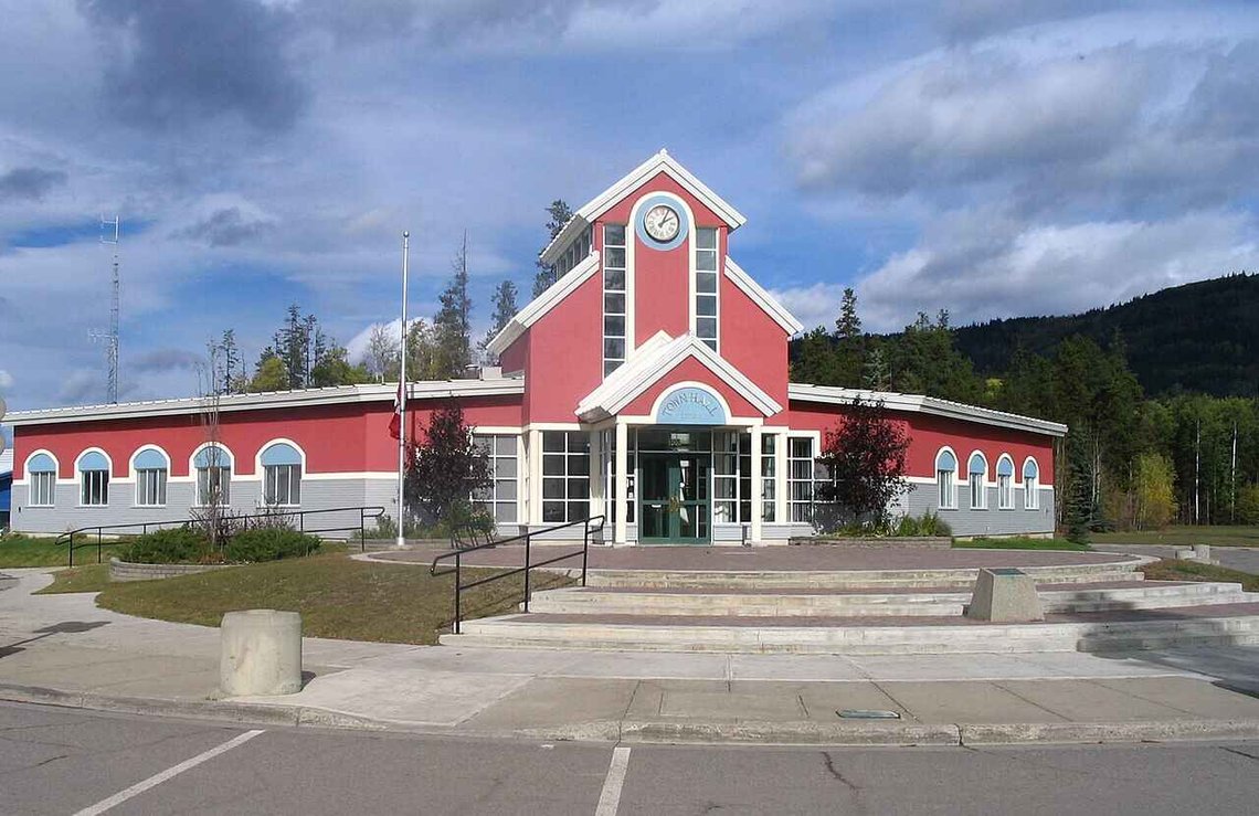 Rådhuset i småbyen Tumbler Ridge hvor skoleskytingen foregikk. Foto: Wikimedia Commons Rådhuset i småbyen Tumbler Ridge hvor skoleskytingen foregikk. Foto: Wikimedia Commons