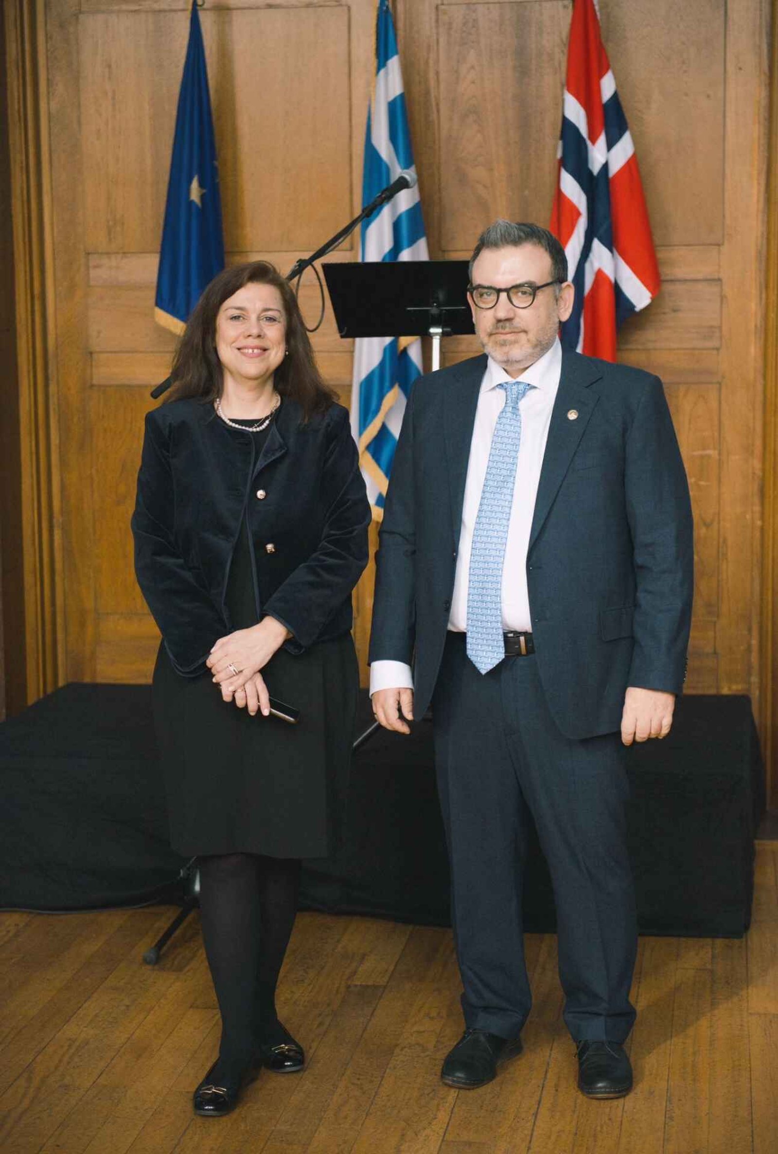 Hellas' ambassadør i Norge Efthymios Charlaftis og nr. 2 i Ambassadens hierarkien. Sofia Maria Giouroukou