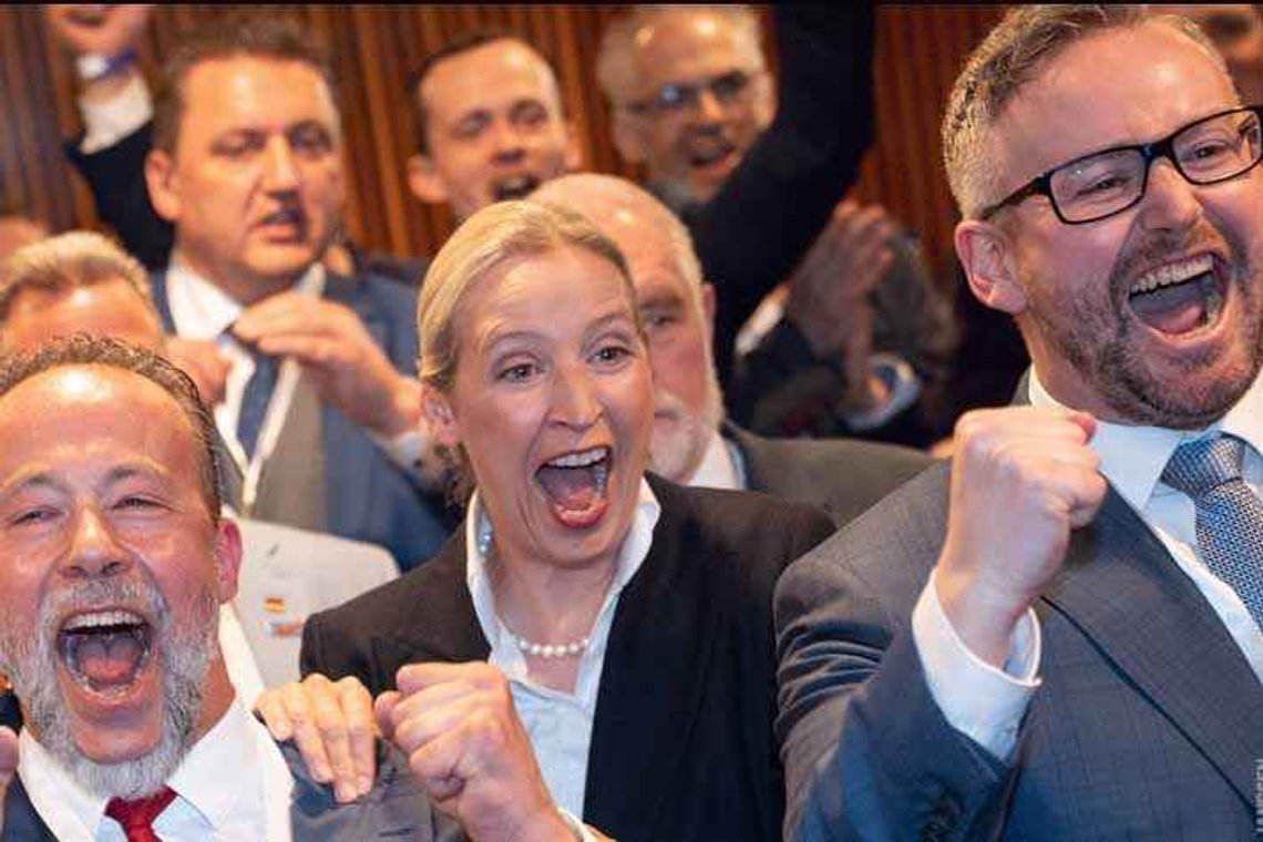 Alice Weidel trodde ikke sine egne øyne da 20-prosentmerket kom opp på tavlen. Foto fra X Alice Weidel trodde ikke sine egne øyne da 20-prosentmerket kom opp på tavlen. Foto fra X