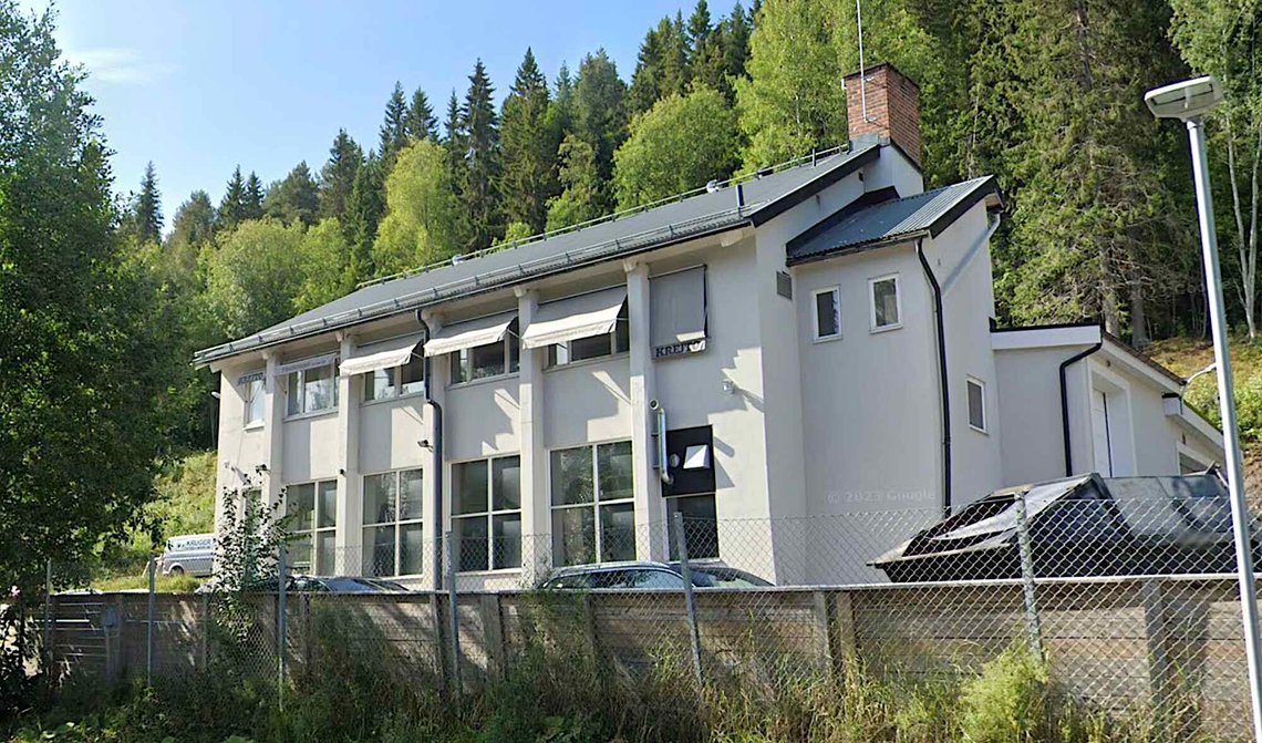 Det er denne tidligere industrieiendommen på Bergsgatan på Frösön som foreningen Markaz as-Salam ønsker å gjøre om til en moské, hvor Östersunds muslimer skal «oppdra barna sine i en sunn islamsk tro». Foto: Google Maps. Det er denne tidligere industrieiendommen på Bergsgatan på Frösön som foreningen Markaz as-Salam ønsker å gjøre om til en moské, hvor Östersunds muslimer skal «oppdra barna sine i en sunn islamsk tro». Foto: Google Maps.
