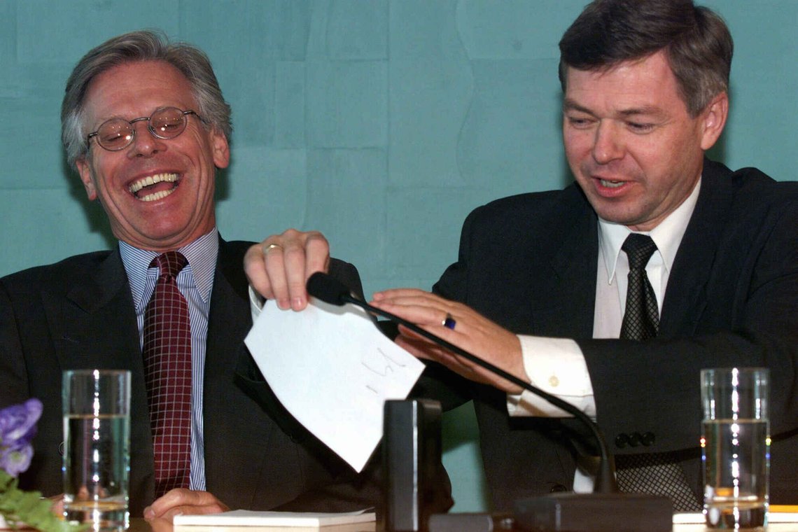 OSLO 1999:
Arkitektene bak U-hjelp til partiene, primært KrF, Statsminister Kjell Magne Bondevik (t.h.) 0g utenriksminister Knut Vollebæk (t.v.)
Foto: Bjørn Sigurdsøn OSLO 1999:
Arkitektene bak U-hjelp til partiene, primært KrF, Statsminister Kjell Magne Bondevik (t.h.) 0g utenriksminister Knut Vollebæk (t.v.)
Foto: Bjørn Sigurdsøn