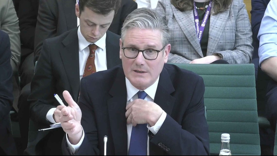 Britenes statsminister Keir Starmer fører hardt arbeidende briter inn i et bunnløst sosialistisk sluk. Overklassen har allerede rømt landet, nå følger store deler av middelklassen etter. Foto: PA via AP / NTB Britenes statsminister Keir Starmer fører hardt arbeidende briter inn i et bunnløst sosialistisk sluk. Overklassen har allerede rømt landet, nå følger store deler av middelklassen etter. Foto: PA via AP / NTB