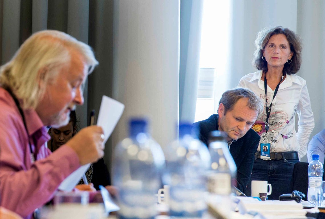 OSLO 20140828.
Møte i Kringkastingsrådet.
NRKs dekning av konflikten mellom Israel og palestinerne blir drøftet særskilt på møtet.
F.h. : Journalist i NRK, Sissel Wold, Knut Magnus Berge og rådets leder Per Edgar Kokkvold.
Foto: Berit Roald / NTB OSLO 20140828.
Møte i Kringkastingsrådet.
NRKs dekning av konflikten mellom Israel og palestinerne blir drøftet særskilt på møtet.
F.h. : Journalist i NRK, Sissel Wold, Knut Magnus Berge og rådets leder Per Edgar Kokkvold.
Foto: Berit Roald / NTB