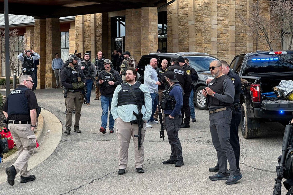 Law enforcement respond to a call at Temple Israel synagogue in West Bloomfield Township, Mich. (AP Photo/Corey Williams) Law enforcement respond to a call at Temple Israel synagogue in West Bloomfield Township, Mich. (AP Photo/Corey Williams)