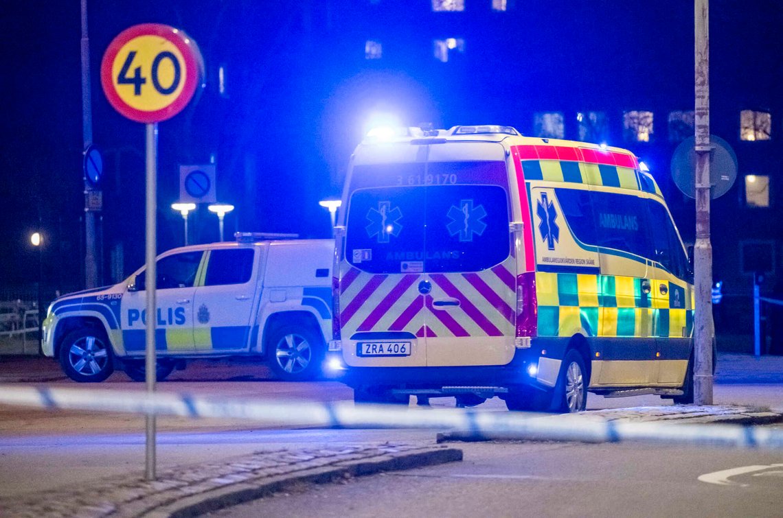 Politi og ambulanse i Rosengård i Malmö onsdag kveld etter at en gutt på 15 år ble skutt og drept. Foto: Johan Nilsson / TT / NTB Politi og ambulanse i Rosengård i Malmö onsdag kveld etter at en gutt på 15 år ble skutt og drept. Foto: Johan Nilsson / TT / NTB