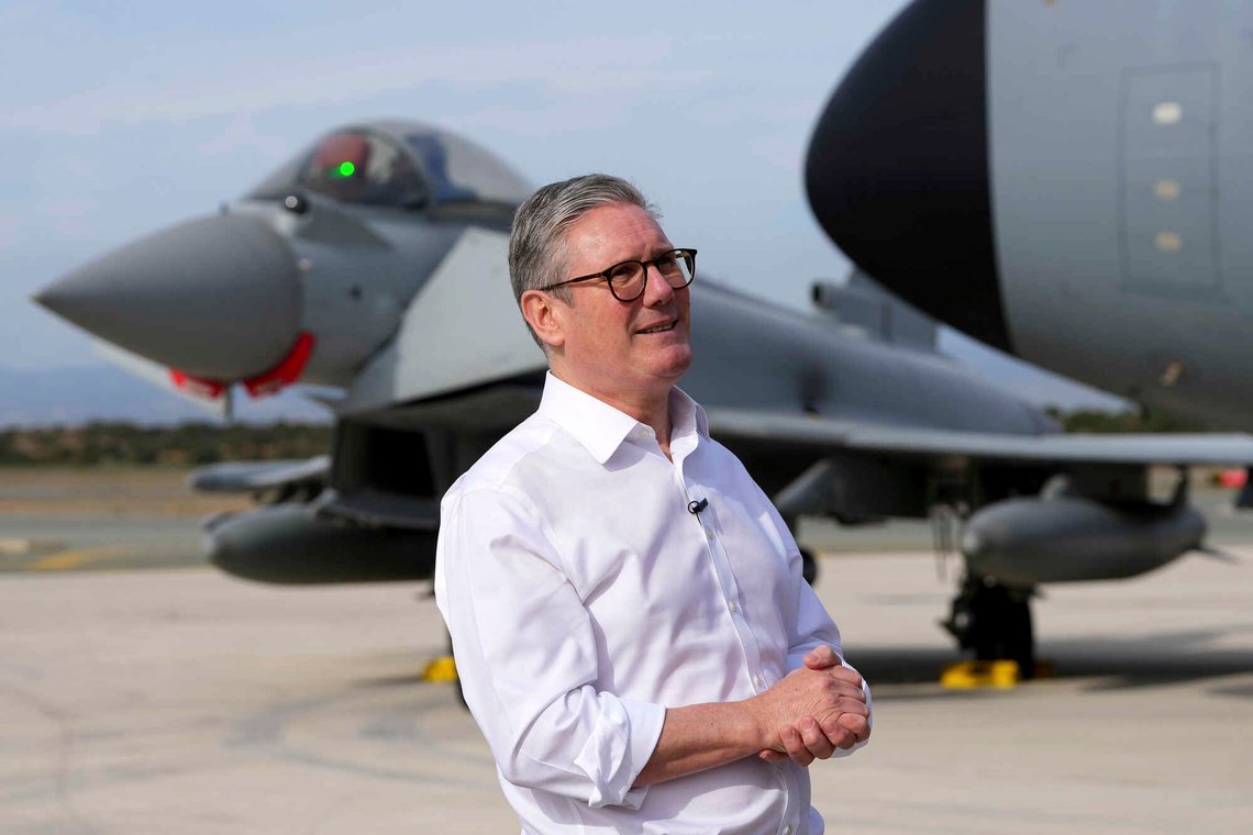 Keir Starmer besøkte RAF-basen i Akrotiri på Kypros i desember 2024. I dag ble basen angrepet av iranske missiler. Foto: AP /Kirsty Wigglesworth/ NTB Keir Starmer besøkte RAF-basen i Akrotiri på Kypros i desember 2024. I dag ble basen angrepet av iranske missiler. Foto: AP /Kirsty Wigglesworth/ NTB