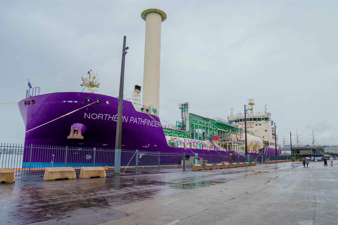 Oslo 20250617.
CO2-tankskipet Northern Pioneer (IMO: 9954228) fra Northern Lights JV DA i Stavanger ligger til kai på Akershuskaia i forbindelse med den internasjonale høynivåkonferansen om karbonhåndtering.
Foto: Stian Lysberg Solum / NTB Oslo 20250617.
CO2-tankskipet Northern Pioneer (IMO: 9954228) fra Northern Lights JV DA i Stavanger ligger til kai på Akershuskaia i forbindelse med den internasjonale høynivåkonferansen om karbonhåndtering.
Foto: Stian Lysberg Solum / NTB