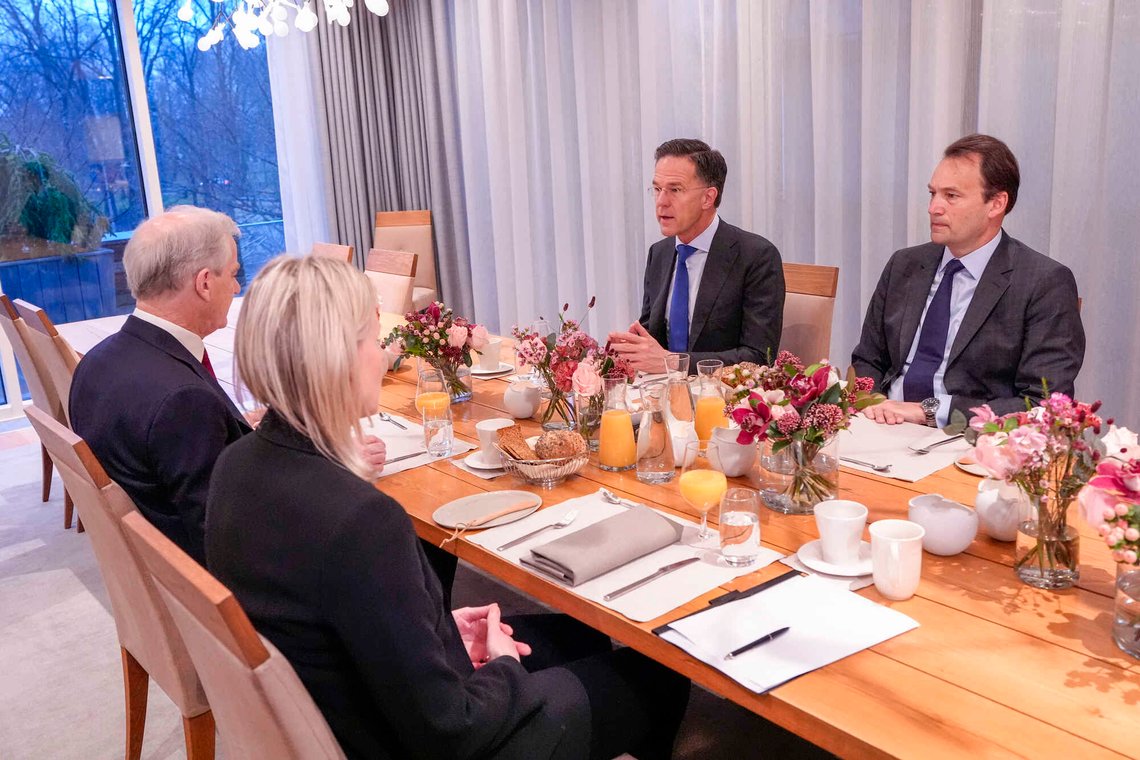 Oslo 20260318.
Statsminister Jonas Gahr Støre (Ap) og Natos generalsekretær Mark Rutte møtes til frokostmøte i statsministerboligen i Oslo onsdag morgen.
Foto: Lise Åserud / NTB Oslo 20260318.
Statsminister Jonas Gahr Støre (Ap) og Natos generalsekretær Mark Rutte møtes til frokostmøte i statsministerboligen i Oslo onsdag morgen.
Foto: Lise Åserud / NTB