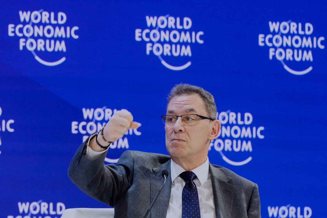 Albert Bourla, styreleder og administrerende direktør i Pfizer, deltar på årsmøtet til World Economic Forum i Davos, Sveits, 23. januar 2026. Foto: Markus Schreiber, AP-NTB. Albert Bourla, styreleder og administrerende direktør i Pfizer, deltar på årsmøtet til World Economic Forum i Davos, Sveits, 23. januar 2026. Foto: Markus Schreiber, AP-NTB.