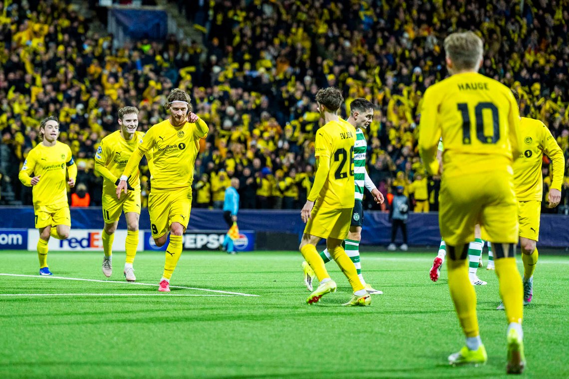 Bodø/Glimts Kasper Høgh jubler etter 3-0 målet under fotballkampen i Champions League mellom Bodø/Glimt og Sporting på Aspmyra stadion. Foto: Fredrik Varfjell / NTB Bodø/Glimts Kasper Høgh jubler etter 3-0 målet under fotballkampen i Champions League mellom Bodø/Glimt og Sporting på Aspmyra stadion. Foto: Fredrik Varfjell / NTB