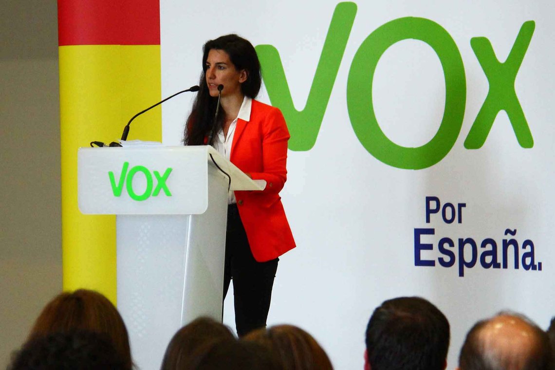 María de los Ángeles Romero presenterer Vox i Vigo, Galicia. Foto: Contando Estrelas CC BY-SA 2.0 María de los Ángeles Romero presenterer Vox i Vigo, Galicia. Foto: Contando Estrelas CC BY-SA 2.0