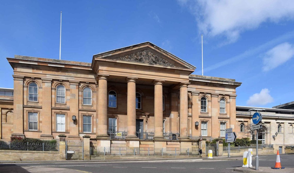 Dundee Sheriff Court. Foto: Bill Harrison / Dundee Sheriff Court via Wikimedia Commons (cc by-sa 2.0). Dundee Sheriff Court. Foto: Bill Harrison / Dundee Sheriff Court via Wikimedia Commons (cc by-sa 2.0).