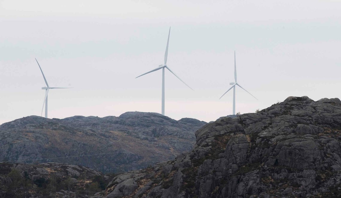 «Vindmøller» i Eigersund kommune i Rogaland, skriver NTB. Men det er gigantiske vindturbiner på bildet. Foto: Terje Pedersen / NTB «Vindmøller» i Eigersund kommune i Rogaland, skriver NTB. Men det er gigantiske vindturbiner på bildet. Foto: Terje Pedersen / NTB