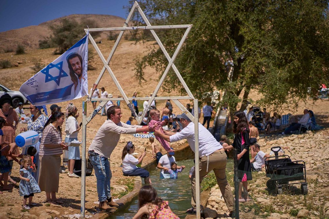 Israeli settlers and others enjoy a day at a spring in the Jordan Valley during Israel's Independence Day, in Auja, in the occupied West Bank, Wednesday, April 22, 2026. (AP Photo/Ohad Zwigenberg) Israeli settlers and others enjoy a day at a spring in the Jordan Valley during Israel's Independence Day, in Auja, in the occupied West Bank, Wednesday, April 22, 2026. (AP Photo/Ohad Zwigenberg)